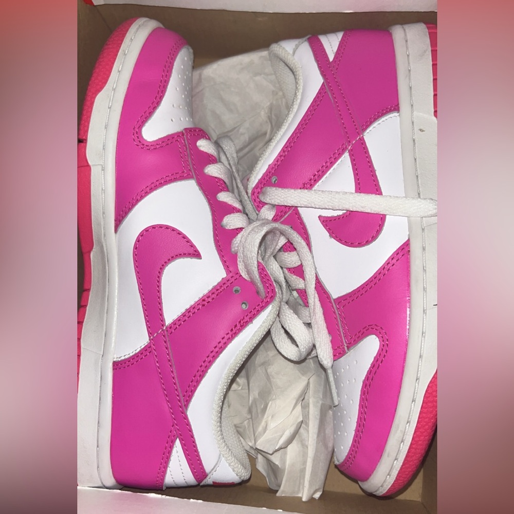 Gradeschool nike dunks size 4.5